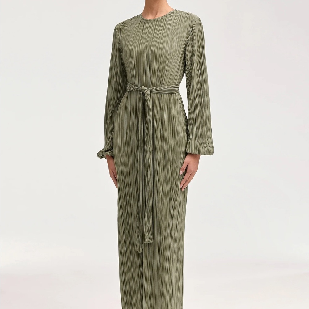 Veiled Stacey Elegant Green Pleated Modest Dress